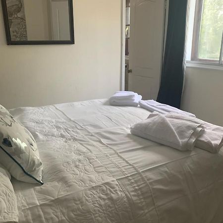 The Swan @ Stoford Hotel Eksteriør billede A bed with a duvet