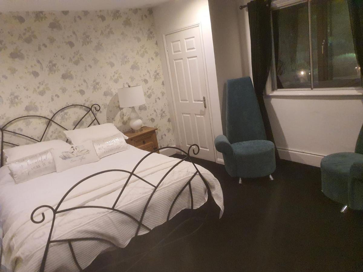 The Swan @ Stoford Hotel Eksteriør billede A bedroom at the hotel