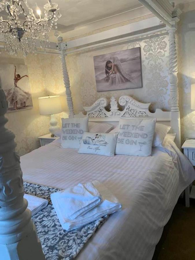 The Swan @ Stoford Hotel Eksteriør billede The bedroom at The Swan Inn