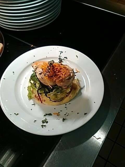 The Swan @ Stoford Hotel Eksteriør billede A prepared dish of chicken and cabbage