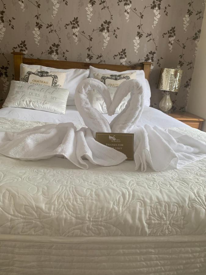 The Swan @ Stoford Hotel Eksteriør billede A bed at the hotel