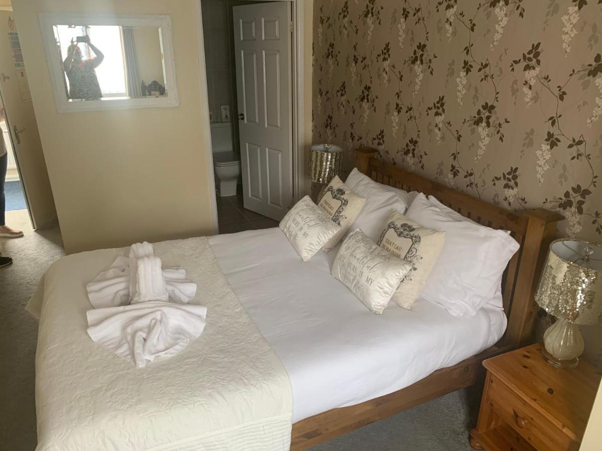 The Swan @ Stoford Hotel Eksteriør billede A bedroom at the hotel