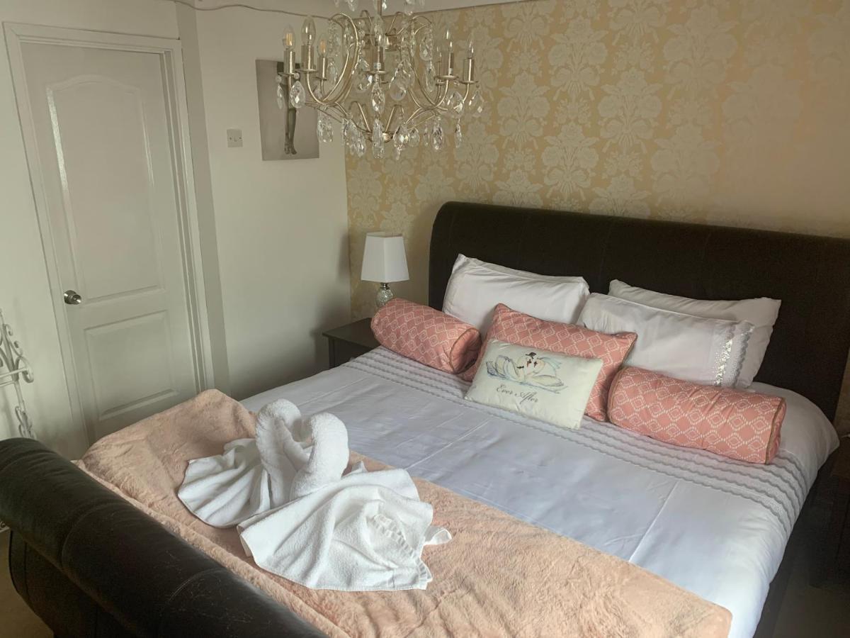 The Swan @ Stoford Hotel Eksteriør billede A bedroom at the hotel